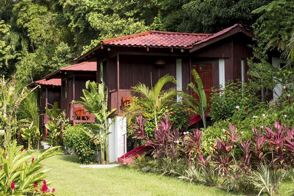 Manuel Antonio Hostel Resort Exterior photo